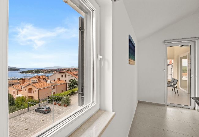 Ferienwohnung in Cres - Bezaubernde Sommerwohnung mit Meerblick Ferienwohnung in Cres - Bezaubernde Sommerwohnung mit Meerblick