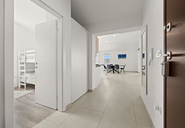 Ferienwohnung in Cres - Bezaubernde Sommerwohnung mit Meerblick Ferienwohnung in Cres - Bezaubernde Sommerwohnung mit Meerblick