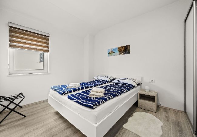 Ferienwohnung in Cres - Bezaubernde Sommerwohnung mit Meerblick Ferienwohnung in Cres - Bezaubernde Sommerwohnung mit Meerblick