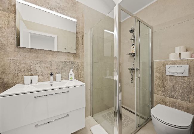 Ferienwohnung in Cres - Bezaubernde Sommerwohnung mit Meerblick Ferienwohnung in Cres - Bezaubernde Sommerwohnung mit Meerblick