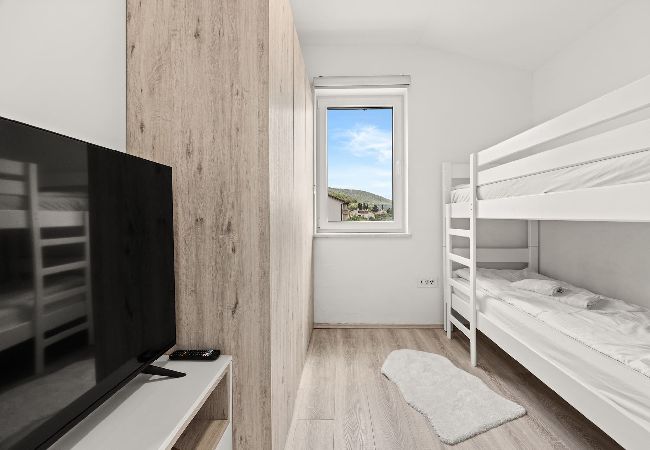 Ferienwohnung in Cres - Bezaubernde Sommerwohnung mit Meerblick Ferienwohnung in Cres - Bezaubernde Sommerwohnung mit Meerblick