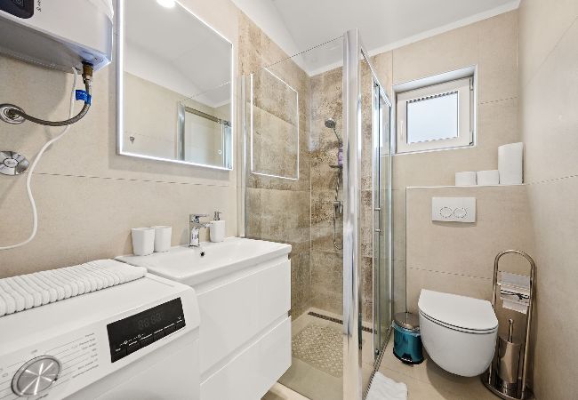 Ferienwohnung in Cres - Bezaubernde Sommerwohnung mit Meerblick Ferienwohnung in Cres - Bezaubernde Sommerwohnung mit Meerblick