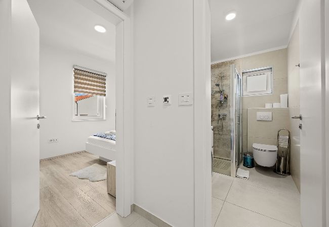 Ferienwohnung in Cres - Bezaubernde Sommerwohnung mit Meerblick Ferienwohnung in Cres - Bezaubernde Sommerwohnung mit Meerblick