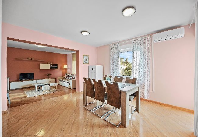 Ferienwohnung in Kampor - Familien FeWo Lavanda (Neda) – Meerblick, Insel Rab Ferienwohnung in Kampor - Familien FeWo Lavanda (Neda) – Meerblick, Insel Rab