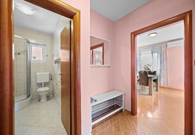 Ferienwohnung in Kampor - Familien FeWo Lavanda (Neda) – Meerblick, Insel Rab Ferienwohnung in Kampor - Familien FeWo Lavanda (Neda) – Meerblick, Insel Rab