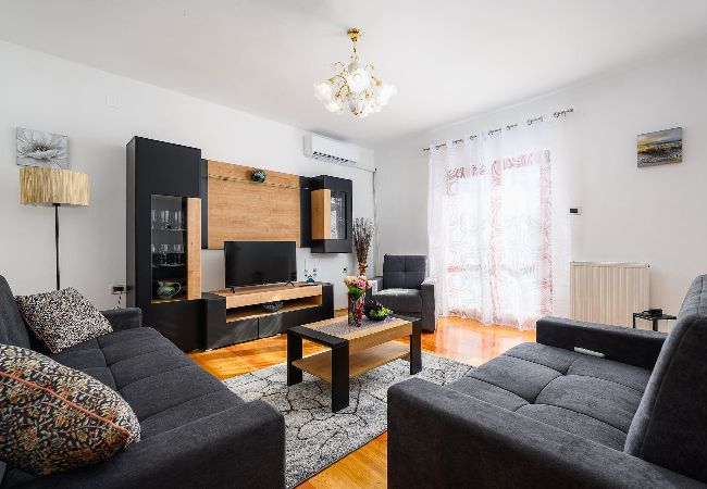 Ferienwohnung in Markoci - Ihr Urlaub in der Natur mit privatem Pool - Lara Ferienwohnung in Markoci - Ihr Urlaub in der Natur mit privatem Pool - Lara