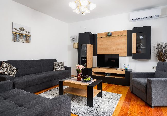 Ferienwohnung in Markoci - Ihr Urlaub in der Natur mit privatem Pool - Lara Ferienwohnung in Markoci - Ihr Urlaub in der Natur mit privatem Pool - Lara