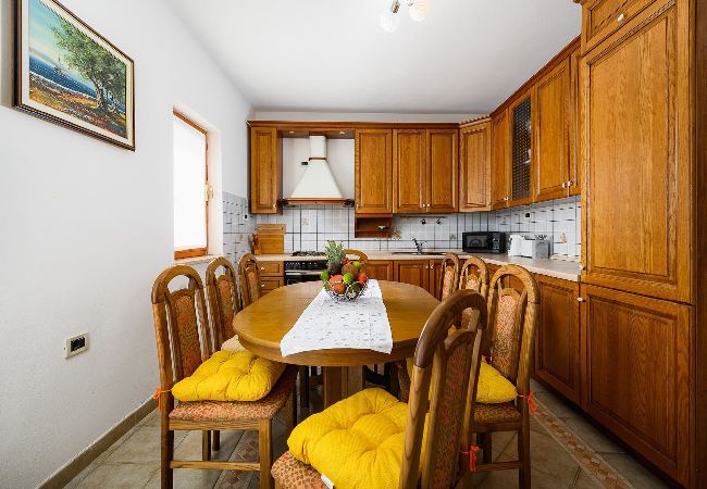 Ferienwohnung in Markoci - Ihr Urlaub in der Natur mit privatem Pool - Lara Ferienwohnung in Markoci - Ihr Urlaub in der Natur mit privatem Pool - Lara