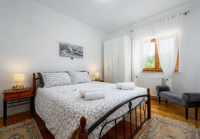 Ferienwohnung in Markoci - Ihr Urlaub in der Natur mit privatem Pool - Lara Ferienwohnung in Markoci - Ihr Urlaub in der Natur mit privatem Pool - Lara