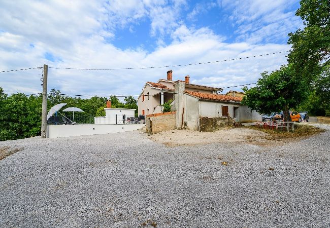Ferienwohnung in Markoci - Ihr Urlaub in der Natur mit privatem Pool - Lara Ferienwohnung in Markoci - Ihr Urlaub in der Natur mit privatem Pool - Lara