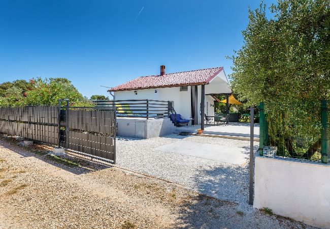 Ferienhaus in Peroj - Eco Beach House Corrine - 100 m vom Strand  Ferienhaus in Peroj - Eco Beach House Corrine - 100 m vom Strand