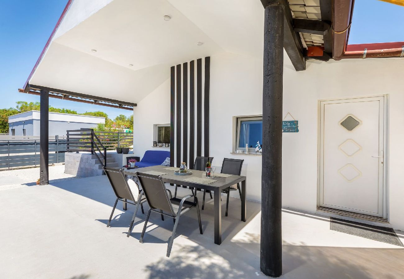 Ferienhaus in Peroj - Eco Beach House Corrine - 100 m vom Strand 