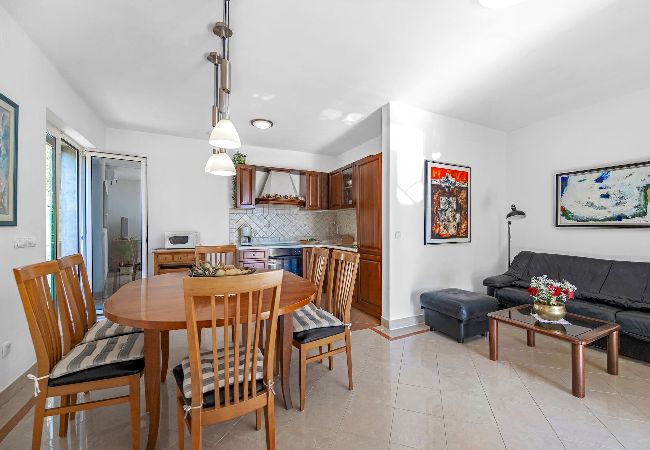 Ferienwohnung in Banjol - Magischer Garten mit Whirlpool - FeWo Blanka A1 Ferienwohnung in Banjol - Magischer Garten mit Whirlpool - FeWo Blanka A1