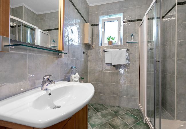 Ferienwohnung in Banjol - Magischer Garten mit Whirlpool - FeWo Blanka A1 Ferienwohnung in Banjol - Magischer Garten mit Whirlpool - FeWo Blanka A1