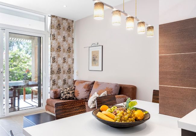 Ferienwohnung in Banjol - Magischer Garten mit Whirlpool – FeWo Blanka C2 Ferienwohnung in Banjol - Magischer Garten mit Whirlpool – FeWo Blanka C2