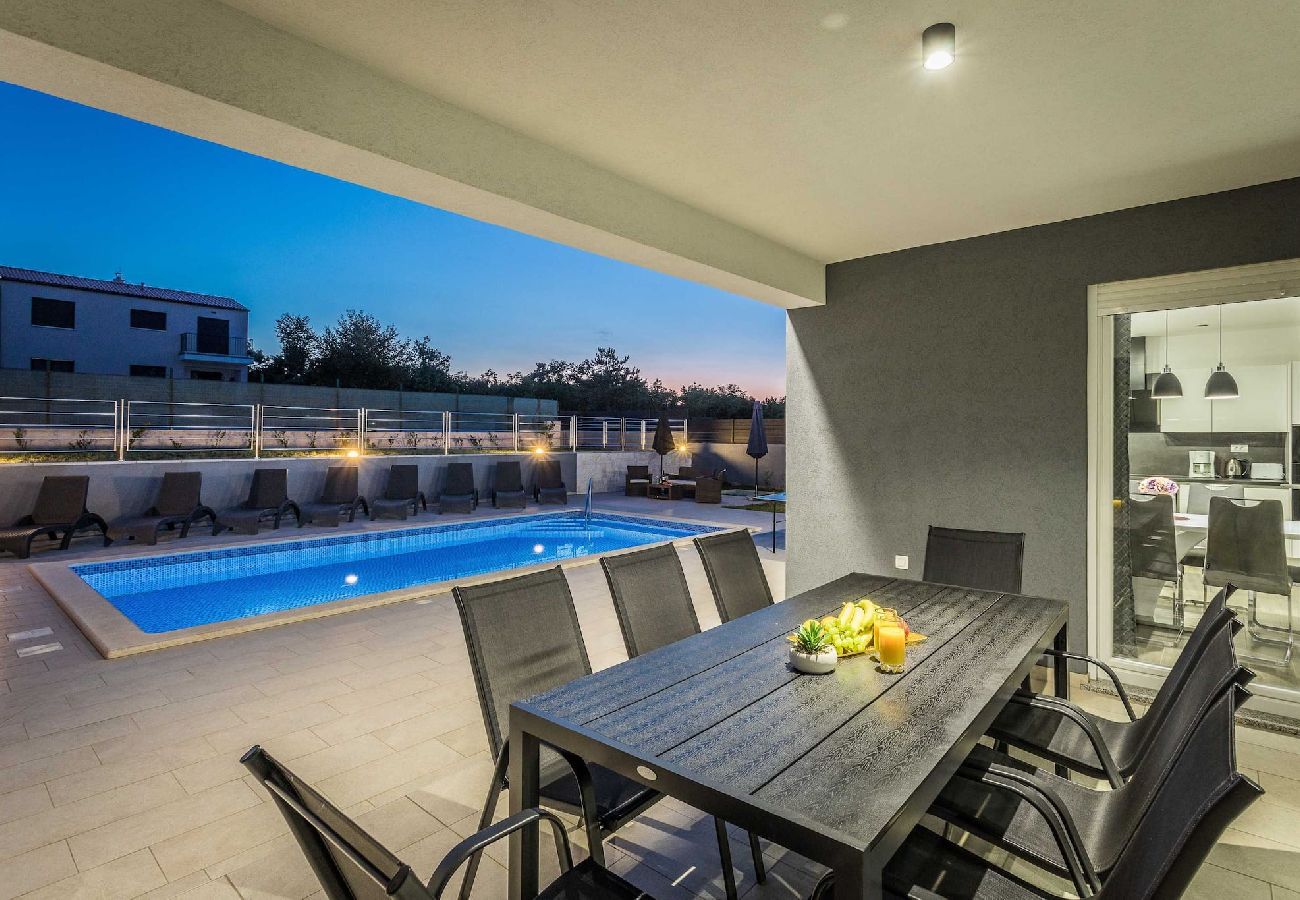 Ferienhaus in Salakovci - Holiday Home Greta mit Privatem Pool