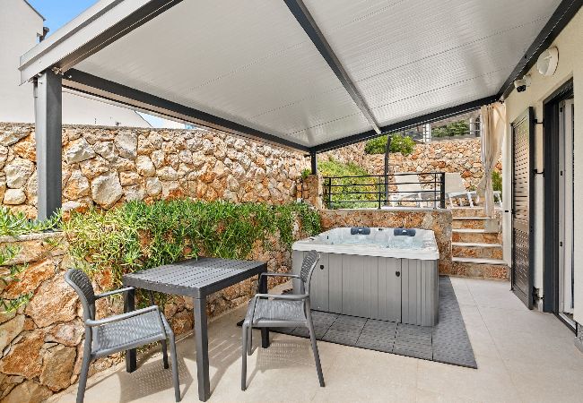 Ferienwohnung in Cres - Paarurlaub mit Whirlpool – Crepsa Paradise Ferienwohnung in Cres - Paarurlaub mit Whirlpool – Crepsa Paradise