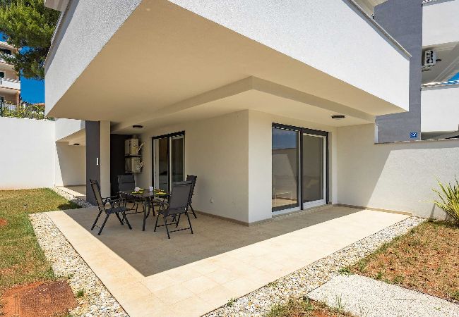 Ferienwohnung in Premantura - Villa Frida - Apartment Fran mit Terrasse Ferienwohnung in Premantura - Villa Frida - Apartment Fran mit Terrasse