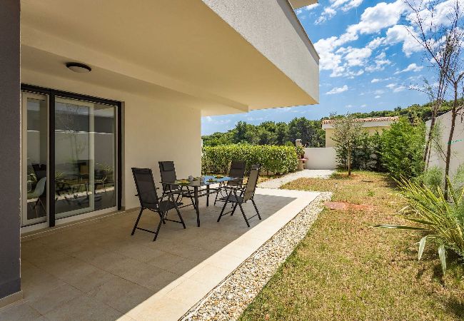 Ferienwohnung in Premantura - Villa Frida - Apartment Fran mit Terrasse Ferienwohnung in Premantura - Villa Frida - Apartment Fran mit Terrasse