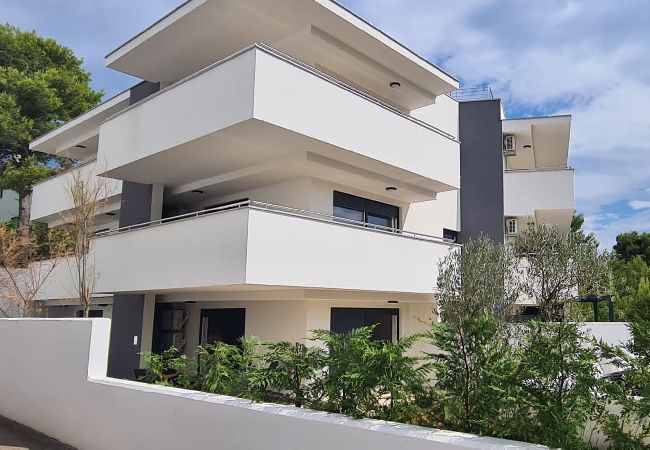 Ferienwohnung in Premantura - Villa Frida - Apartment Fran mit Terrasse Ferienwohnung in Premantura - Villa Frida - Apartment Fran mit Terrasse