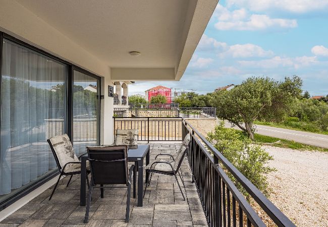 Ferienwohnung in Banjol - Wunderbare Terrasse und Meerblick - Max 1 Ferienwohnung in Banjol - Wunderbare Terrasse und Meerblick - Max 1