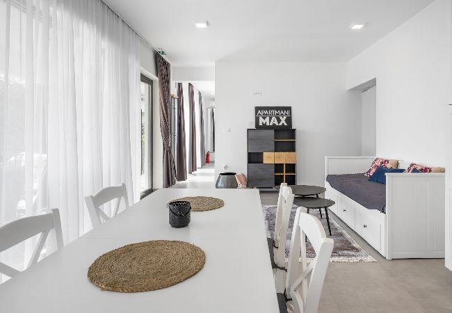 Ferienwohnung in Banjol - Wunderbare Terrasse und Meerblick - Max 1 Ferienwohnung in Banjol - Wunderbare Terrasse und Meerblick - Max 1