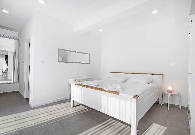 Ferienwohnung in Banjol - Wunderbare Terrasse und Meerblick - Max 1 Ferienwohnung in Banjol - Wunderbare Terrasse und Meerblick - Max 1