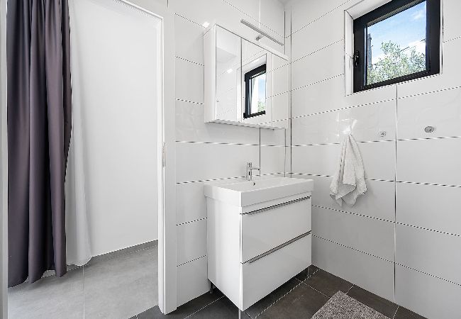 Ferienwohnung in Banjol - Wunderbare Terrasse und Meerblick - Max 1 Ferienwohnung in Banjol - Wunderbare Terrasse und Meerblick - Max 1