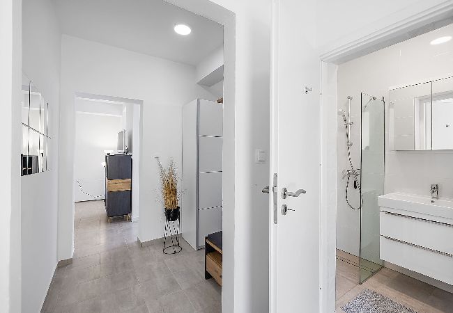 Ferienwohnung in Banjol - Hübsch Interieur und entspannende Umgebung - Max 2 Ferienwohnung in Banjol - Hübsch Interieur und entspannende Umgebung - Max 2