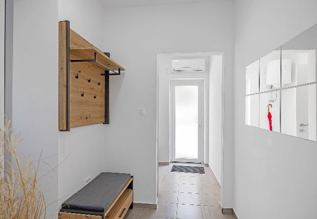 Ferienwohnung in Banjol - Hübsch Interieur und entspannende Umgebung - Max 2 Ferienwohnung in Banjol - Hübsch Interieur und entspannende Umgebung - Max 2