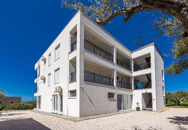 Ferienwohnung in Banjol - Hübsch Interieur und entspannende Umgebung - Max 2 Ferienwohnung in Banjol - Hübsch Interieur und entspannende Umgebung - Max 2