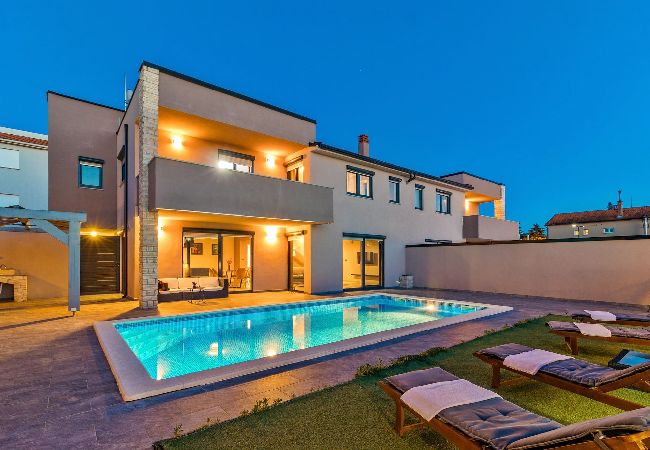 Villa in Pula - Schöne Villa Nika mit beheiztem Pool Villa in Pula - Schöne Villa Nika mit beheiztem Pool