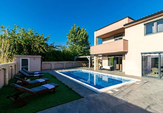 Villa in Pula - Schöne Villa Nika mit beheiztem Pool Villa in Pula - Schöne Villa Nika mit beheiztem Pool