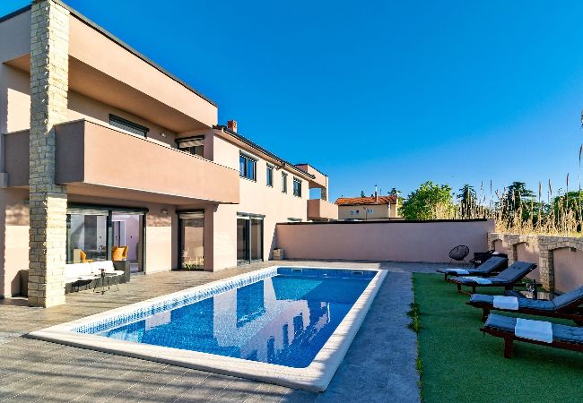Villa in Pula - Schöne Villa Nika mit beheiztem Pool Villa in Pula - Schöne Villa Nika mit beheiztem Pool