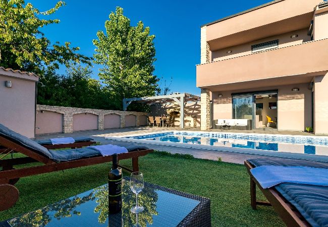 Villa in Pula - Schöne Villa Nika mit beheiztem Pool Villa in Pula - Schöne Villa Nika mit beheiztem Pool