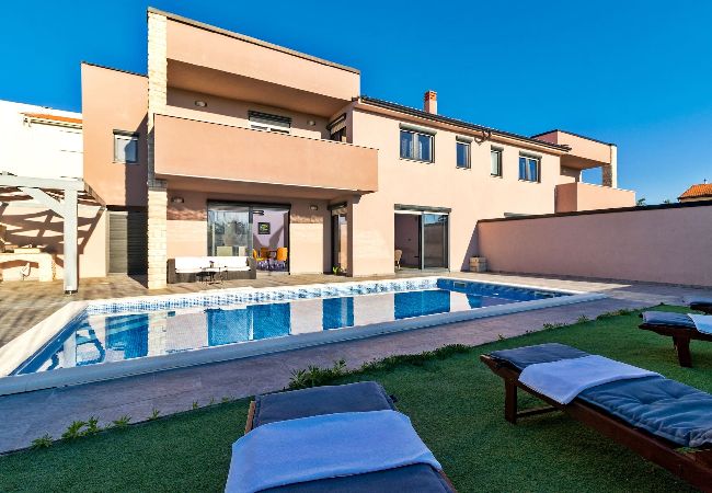 Villa in Pula - Schöne Villa Nika mit beheiztem Pool Villa in Pula - Schöne Villa Nika mit beheiztem Pool
