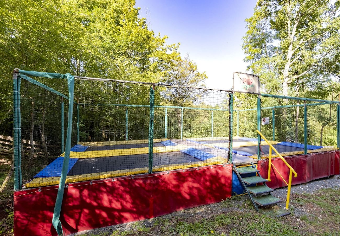 Villa in Kraj Drage - Rotes Haus – friedliche Oase in der Natur