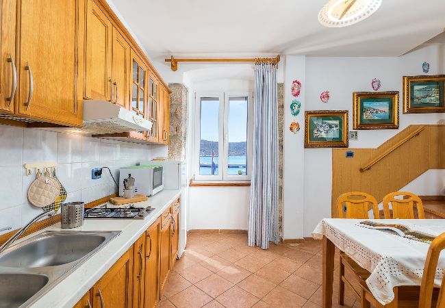 Ferienwohnung in Cres - Urlaub auf der Insel Cres – Lungomare Venezia Ferienwohnung in Cres - Urlaub auf der Insel Cres – Lungomare Venezia