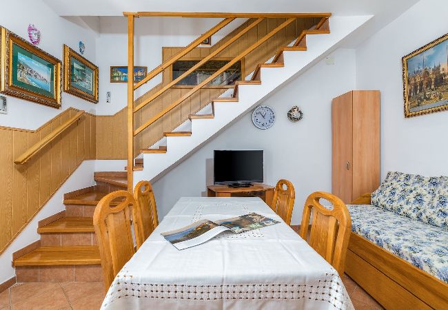 Ferienwohnung in Cres - Urlaub auf der Insel Cres – Lungomare Venezia Ferienwohnung in Cres - Urlaub auf der Insel Cres – Lungomare Venezia