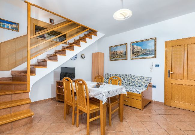 Ferienwohnung in Cres - Urlaub auf der Insel Cres – Lungomare Venezia Ferienwohnung in Cres - Urlaub auf der Insel Cres – Lungomare Venezia