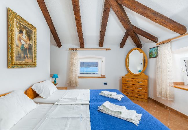 Ferienwohnung in Cres - Urlaub auf der Insel Cres – Lungomare Venezia Ferienwohnung in Cres - Urlaub auf der Insel Cres – Lungomare Venezia