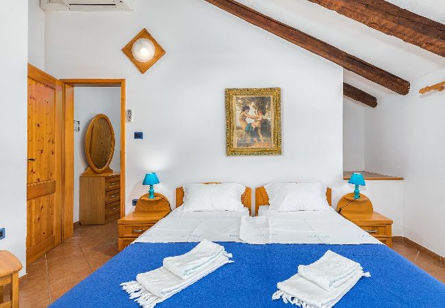 Ferienwohnung in Cres - Urlaub auf der Insel Cres – Lungomare Venezia Ferienwohnung in Cres - Urlaub auf der Insel Cres – Lungomare Venezia