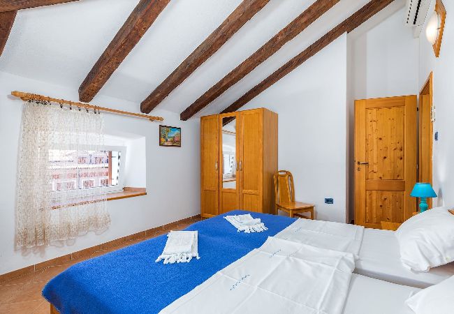 Ferienwohnung in Cres - Urlaub auf der Insel Cres – Lungomare Venezia Ferienwohnung in Cres - Urlaub auf der Insel Cres – Lungomare Venezia
