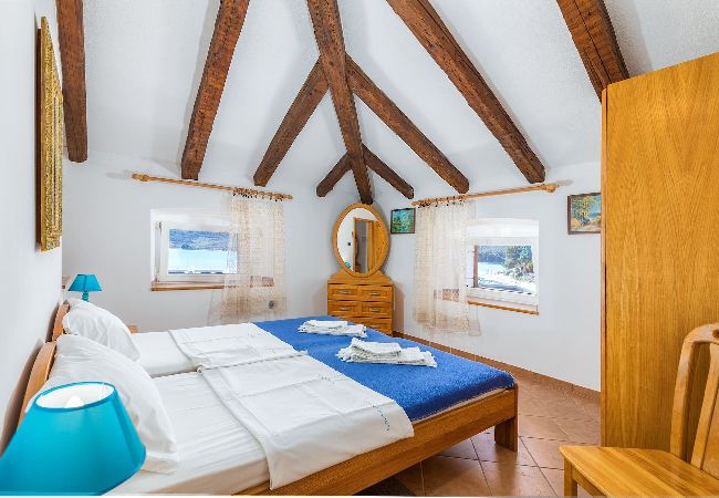 Ferienwohnung in Cres - Urlaub auf der Insel Cres – Lungomare Venezia Ferienwohnung in Cres - Urlaub auf der Insel Cres – Lungomare Venezia