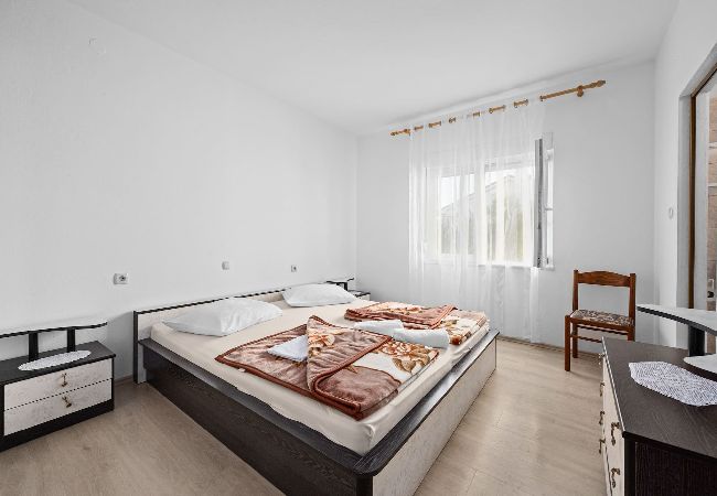 Ferienwohnung in Rab - Meerblick und Bootsliegeplatz - Jurica (Ana) Ferienwohnung in Rab - Meerblick und Bootsliegeplatz - Jurica (Ana)