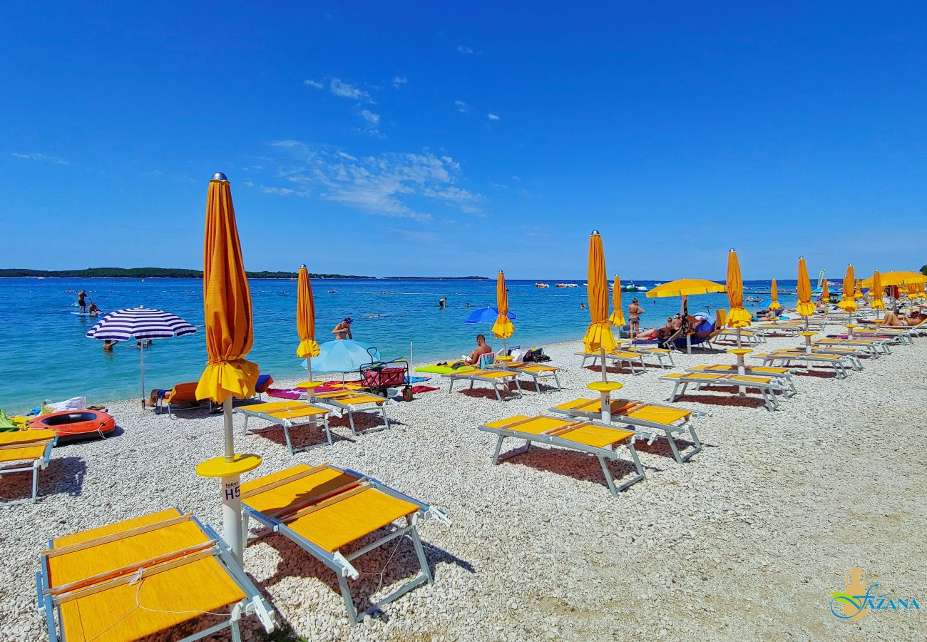 Ferienwohnung in Fažana - Haustierfreundliches Wohnung, Meerblick – Ivana