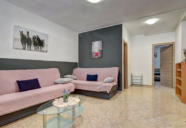 Ferienwohnung in Valbandon - Kajfes A5 - One Bedroom Apartment with Terrace Ferienwohnung in Valbandon - Kajfes A5 - One Bedroom Apartment with Terrace