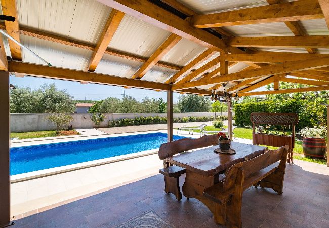 Ferienhaus in Pula - Schöne Familienoase mit privatem Pool – Dolinka Ferienhaus in Pula - Schöne Familienoase mit privatem Pool – Dolinka