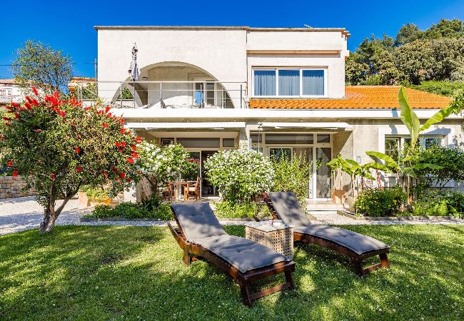 Ferienwohnung in Banjol - Magischer Garten mit Whirlpool - FeWo Blanka A2 Ferienwohnung in Banjol - Magischer Garten mit Whirlpool - FeWo Blanka A2