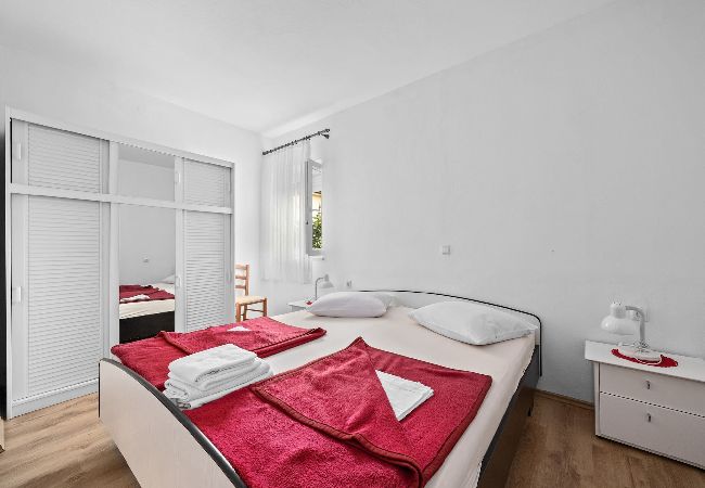 Ferienwohnung in Rab - Meerblick und Bootsliegeplatz - Jurica (Marija) Ferienwohnung in Rab - Meerblick und Bootsliegeplatz - Jurica (Marija)